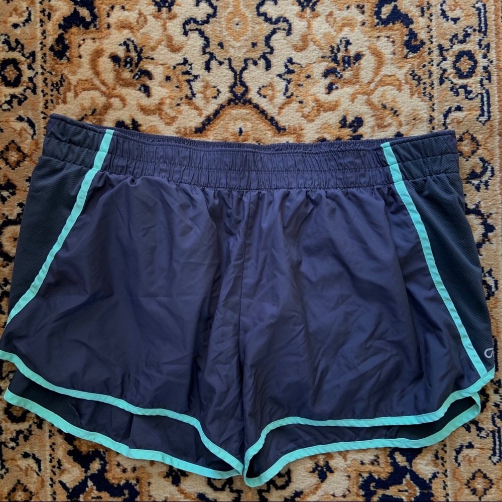 Women’s Gap Body running shorts, size XL